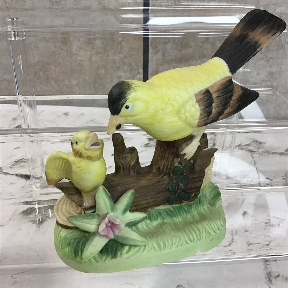 Vintage Porcelain Figurine Yellow Goldfinches Mama Bird Feeding Hatchling Flaw‎